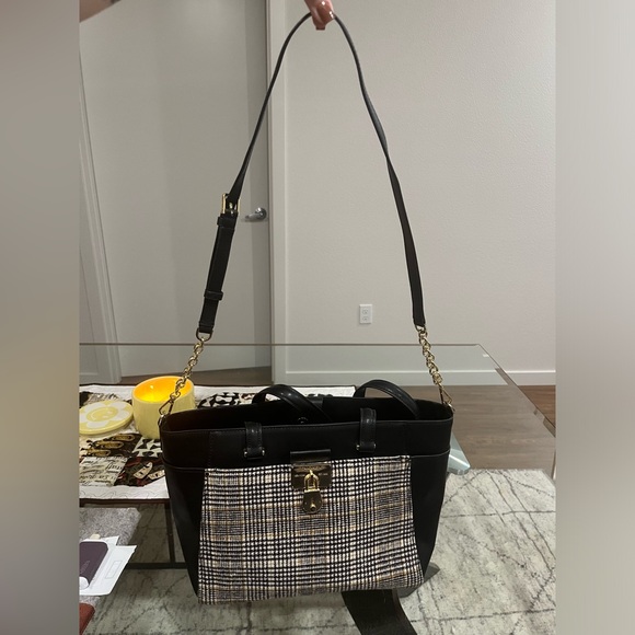 Calvin Klein purse - Picture 2 of 5